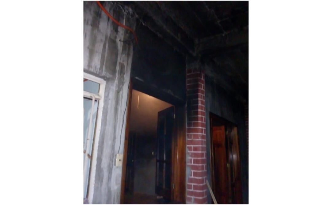 El fuego consumió 14 de las 16 casillas electorales que se instalaron en la población, sólo dos paquetes se salvaron (Foto: Especial)