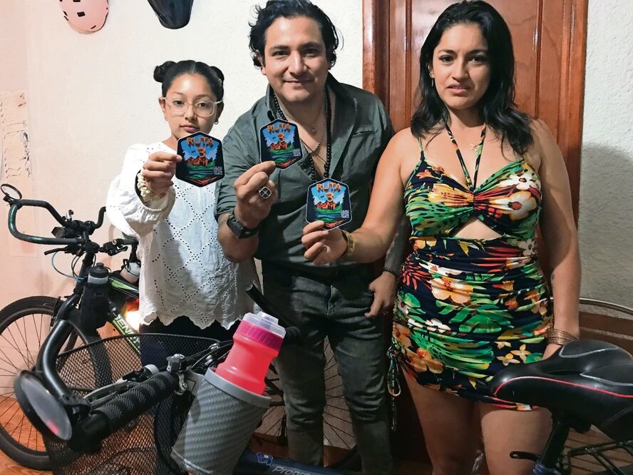 Abi, Angie y Goros pretenden llegar en bicicleta hasta el llamado “Fin del mundo”, en Ushuaia, Argentina, en 18 meses, atravesando por 12 países de Latinoamérica. Foto: Rebeca Jiménez / EL UNIVERSAL