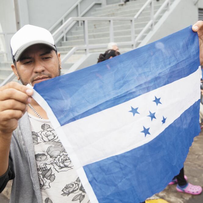 Eyer asegura que su fe en Dios lo llevará a cruzar la frontera con Estados Unidos. GERMAN ESPINOSA. EL UNIVERSAL