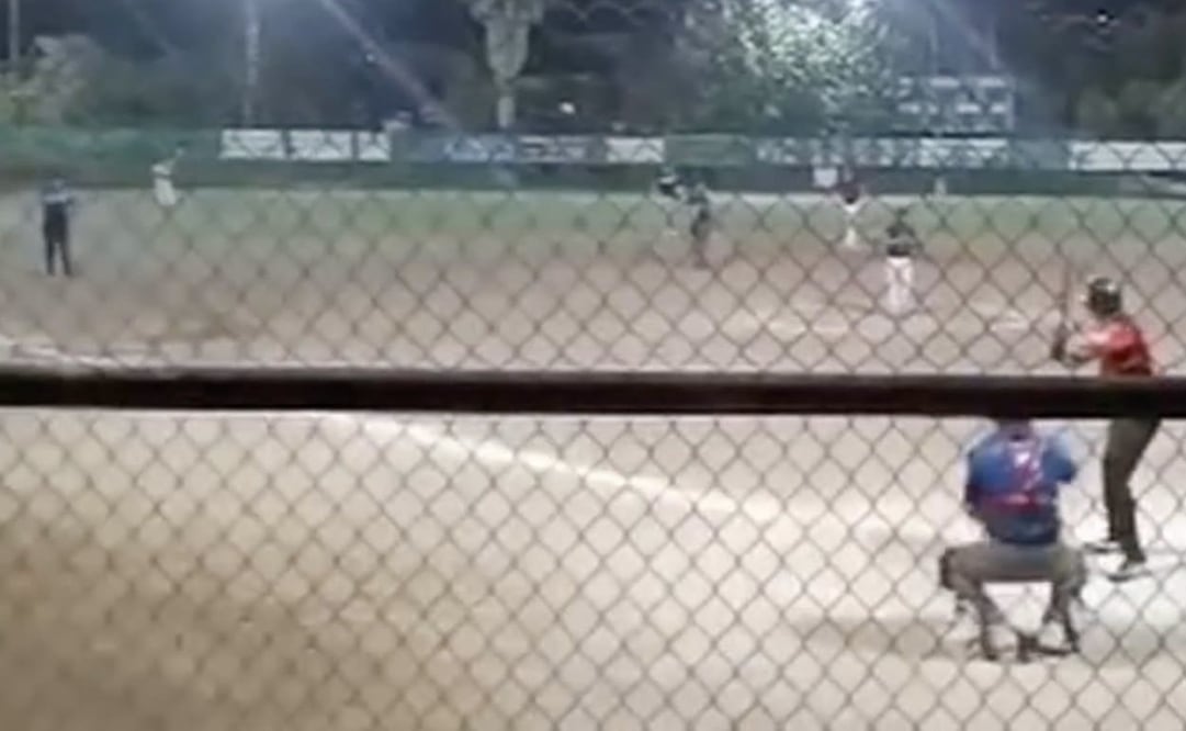 Ataque armado provoca pánico durante juego de sóftbol en Nogales, Sonora; no hay lesionados.
Foto: Especial.