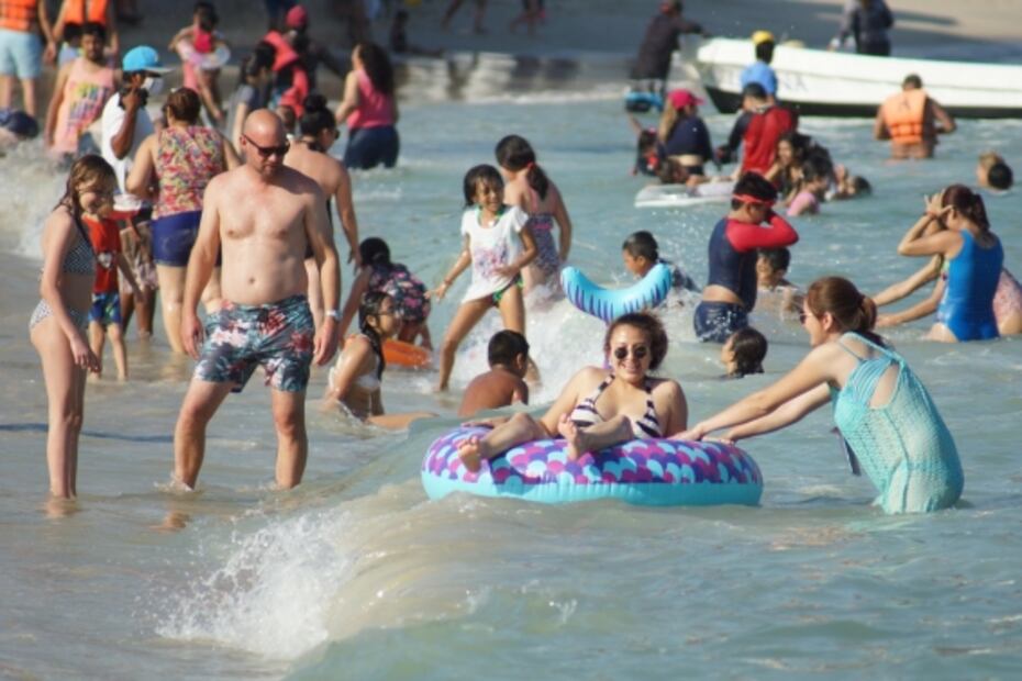Vendedores en playas de Oaxaca dan por perdida la derrama económica de Semana Santa