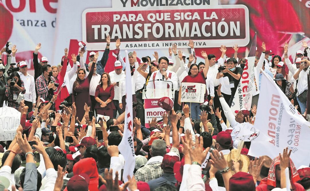 Militantes y aliados de Morena participaron el domingo pasado en un acto político en la explanada del Teatro Morelos, en Toluca, Estado de México Foto: JORGE ALVARADO. EL UNIVERSAL