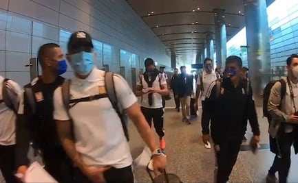 Carlos Salcedo se toma los testículos ante la cámara a su llegada a Qatar