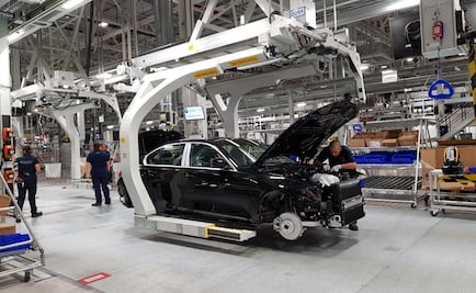 Automotrices pagarán 10 mil millones de dólares por aranceles a México y Canadá, calculan