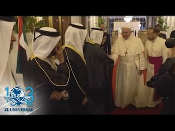 Papa llega a Emiratos Árabes con mensaje de paz para una región conflictiva