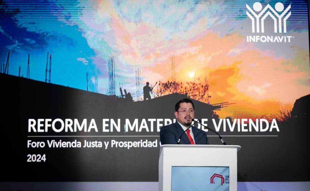 El director general del Infonavit, Carlos Martínez Velázquez, explicó que las viviendas se construirán en diferentes corredores industriales donde se quiere detonar el desarrollo inmobiliario y otros proyectos de gobierno. Foto: Especial