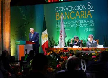AMLO garantiza a banqueros que no habrá cambio de reglas; seremos respetuosos de las empresas, dice