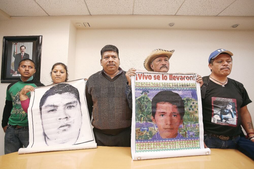 Padres de familia de los normalistas desaparecidos, encabezados por Melitón Ortega, vocero del movimiento, rechazaron recibir alguna indemnización por la muertes de sus hijos (JUAN CARLOS REYES. EL UNIVERSAL)