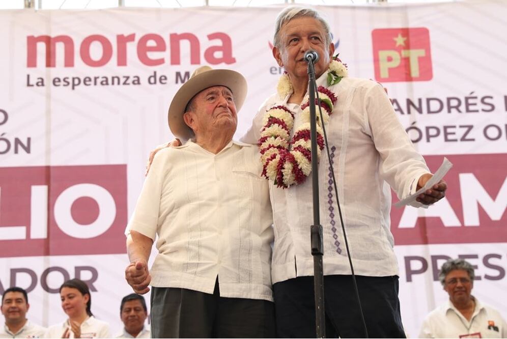 Fernando Coello, abuelo del gobernador Manuel Velasco, participó en un acto de campaña del candidato por la coalición Juntos Haremos Historia (Foto: Valente Rosas / EL UNIVERSAL)