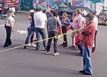 Cierran calles para exigir agua en la Álvaro Obregón