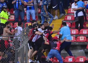 Detienen a primeros servidores públicos por la violencia durante el Querétaro vs Atlas