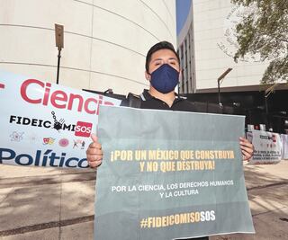 Chocan líderes de PRI y Morena por desaparecer apoyos