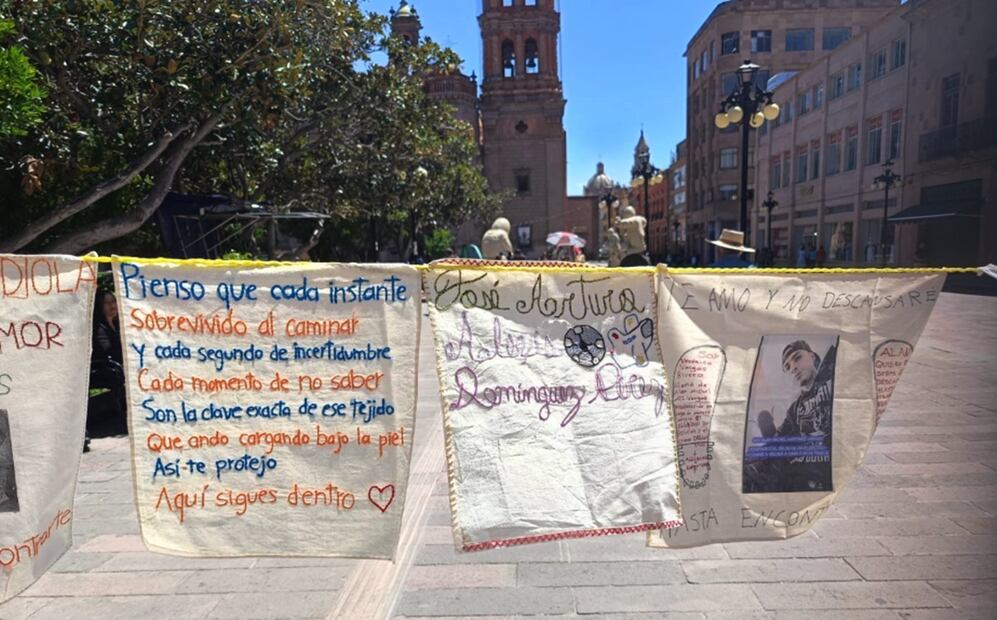 Activistas se manifiestan en San Luis Potosí exigen que se reconozca las zonas de desapariciones forzadas en la entidad, el 30 de agosto de 2025. Foto: Jazmín Ramírez García/EL UNIVERSAL