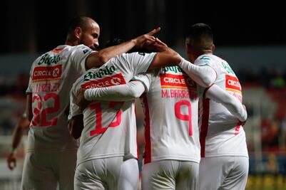 Necaxa golea a Lobos BUAP