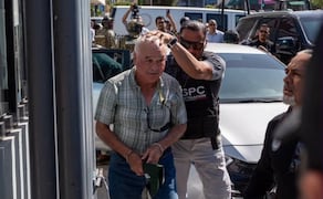 Ernesto Ruffo es trasladado a instalaciones de la FGR en Tijuana (16/07/2026). Foto: Especial