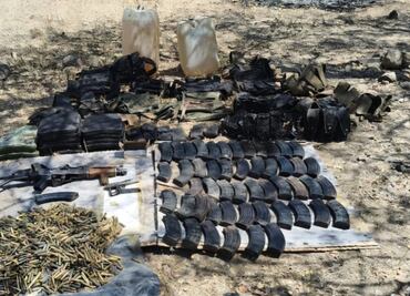 Hallan un cadáver y aseguran armas automáticas y artefactos explosivos en El Rosario, Sinaloa; Marina hace recorridos terrestres