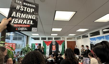 Manifestantes ocupan las oficinas de varios senadores de EU para pedir un alto el fuego en Gaza