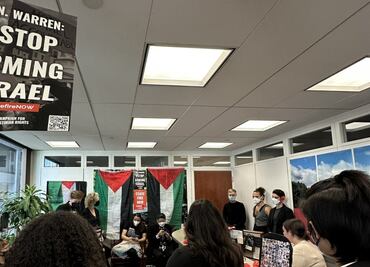 Manifestantes ocupan las oficinas de varios senadores de EU para pedir un alto el fuego en Gaza