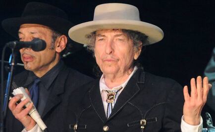 Bob Dylan recoge el Nobel con casi cuatro meses de retraso