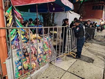 Gobierno capitalino reubica a comerciantes ambulantes en Paseo de la Reforma por celebración del Año Nuevo; otros son retirados