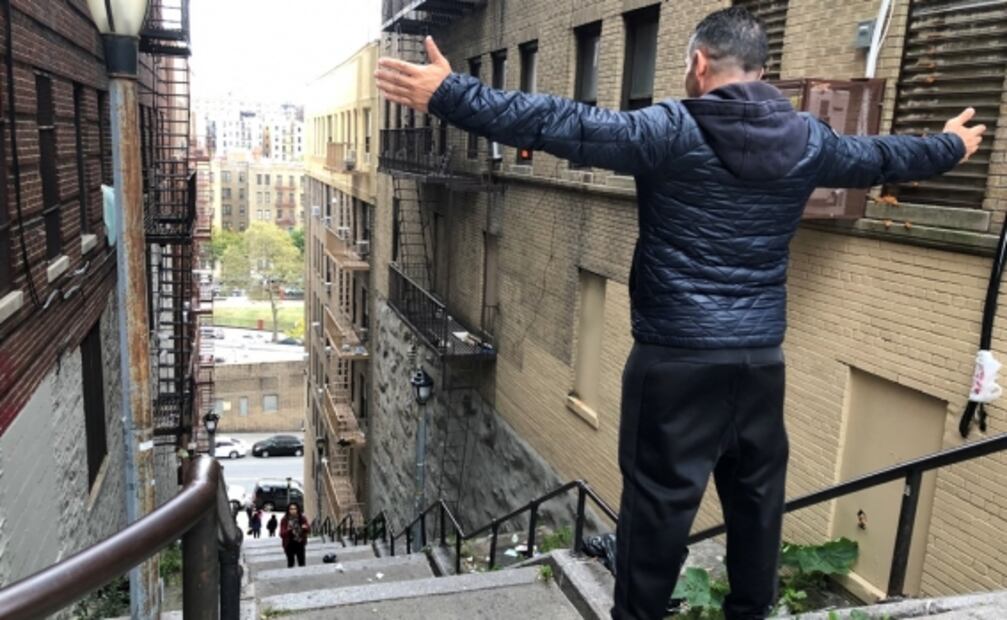 Turistas desatan locura en las escaleras donde baila Joker