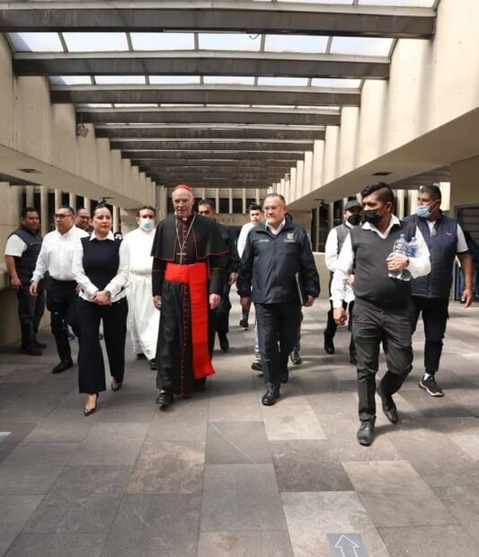 Sandra Cuevas recibe al Arzobispo Primado de México en alcaldía Cuauhtémoc