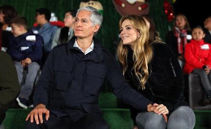 Alfredo del Mazo enciende árbol de navidad instalado en DIF mexiquense