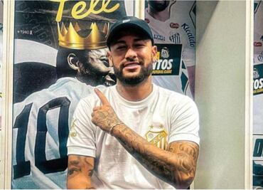 Neymar subasta zapatos bañados en oro para ayudar a niños necesitados en Brasil