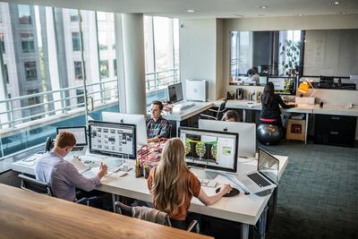 Piden a empresas no hablar de futbol en horario laboral para no excluir a las mujeres