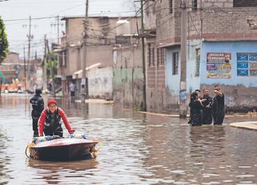 Regresan las lanchas por la inundación en Chalco