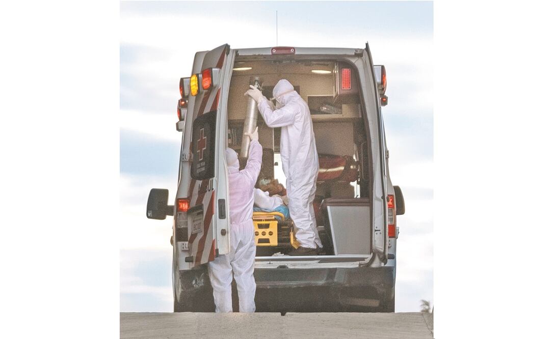 La AMIS reporta 33 mil 190 muertes por Covid de asegurados. Foto: Guillermo Arias. AFP