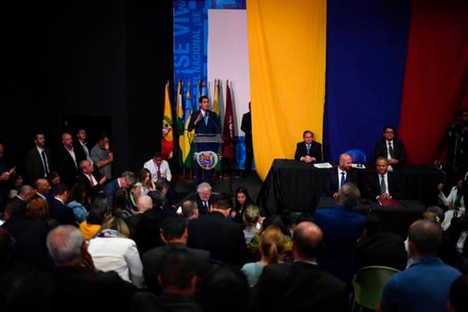 Guaidó es reelegido como presidente del Parlamento en sesión improvisada