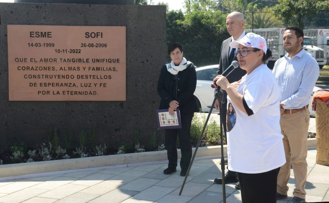 Develan memorial en honor Esmeralda y Sofía, hermanas que murieron al caer en una coladera destapada en 2022.
Foto: Especial.