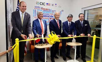 Embajador Johnson inaugura ampliación de red de American Spaces en CaliBaja; destaca colaboración con Qualcomm y Microsoft