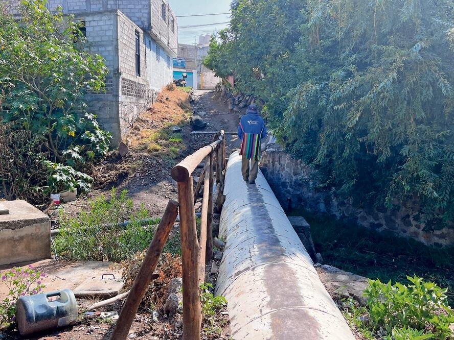 Otro peligro es el cruce de “el tubo” que conecta a las comunidades de Santa María Cuautepec y San Mateo Cuautepec. Foto: Especial