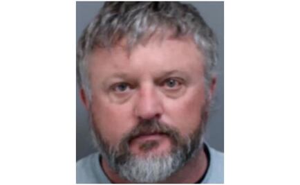 Mujer le revisa el celular a su esposo y descubre que la iba a asesinar 