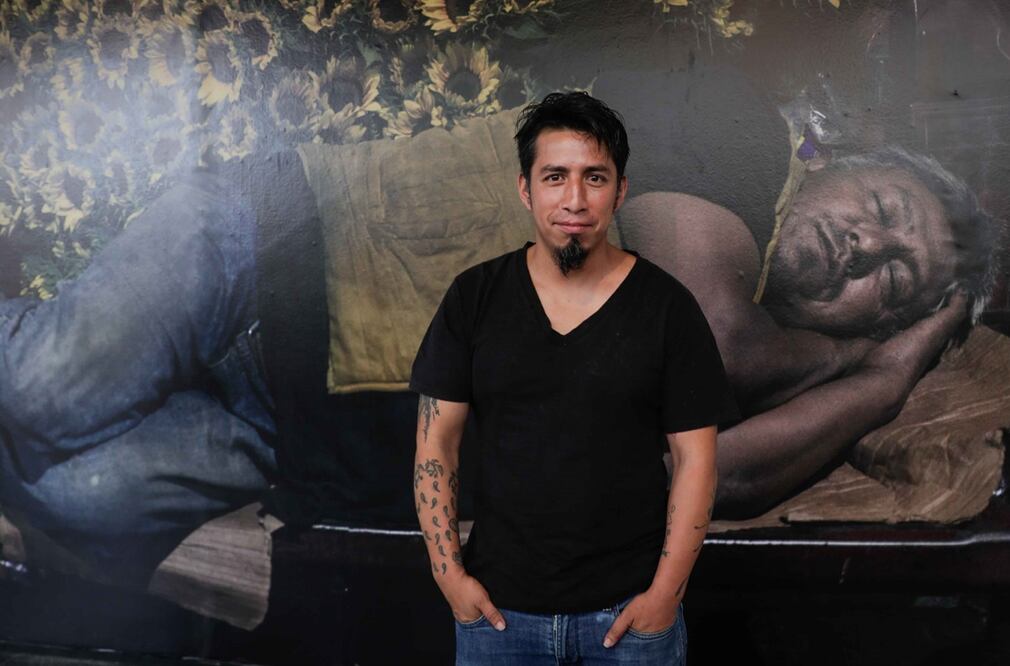 El fotógrafo Cristopher Rogel Blanquet, durante la conferencia de prensa para presentar la exposición del World Press Photo en el Museo Franz Mayer. Foto: Diego Simón Sánchez/EL UNIVERSAL.