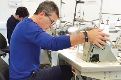 Antonio Banderas se relaja diseñando