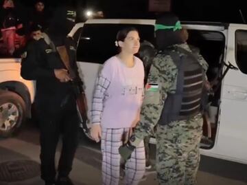 Miradas que matan: rehén israelí encara a sus captores y el video se hace viral