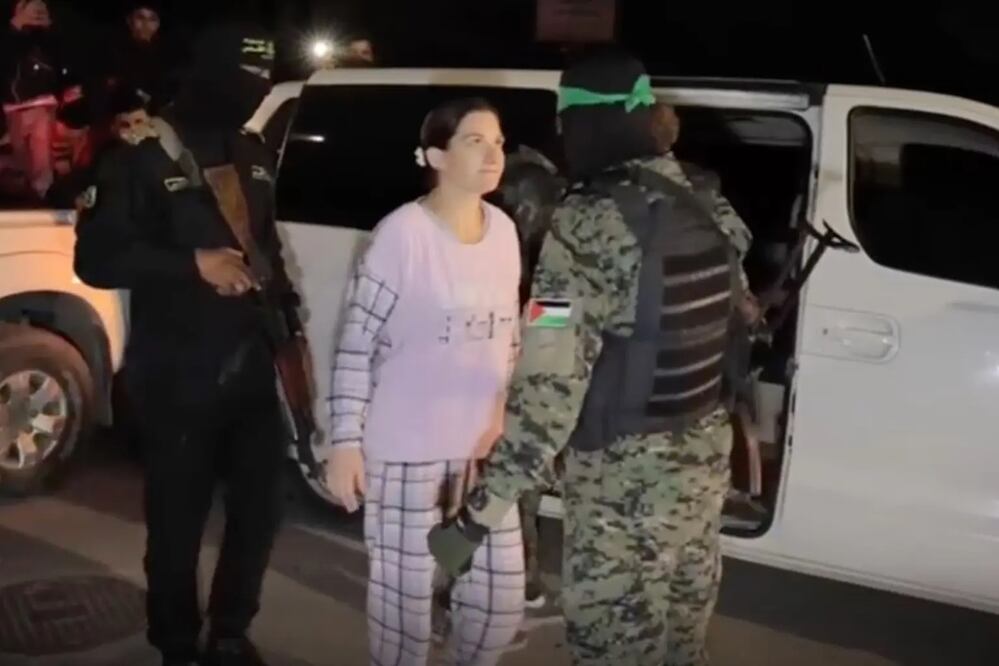 Rimon Kirsht fue liberada el 28 de noviembre por Hamas. La mirada que dio a sus captores se volvió viral. FOTO: CAPTURA