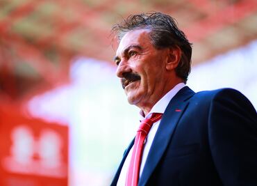 No soy de renunciar pero la directiva tiene la decisión: Lavolpe