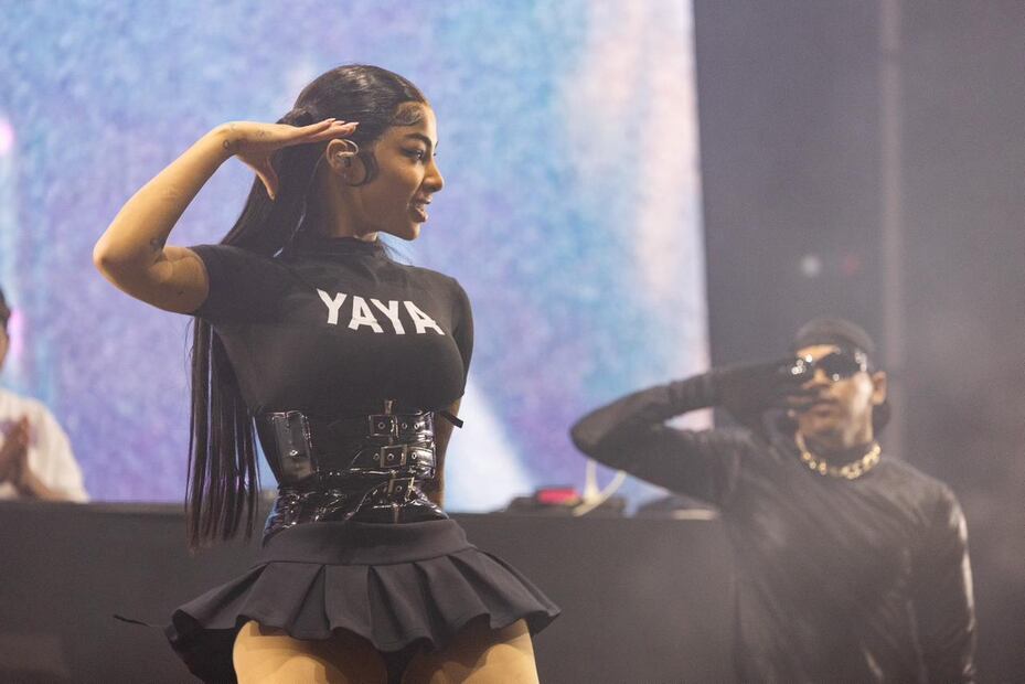 Yailin La Más Viral desató los gritos del público con su entrada explosiva al escenario. Foto: Hugo Salvador/EL UNIVERSAL.
