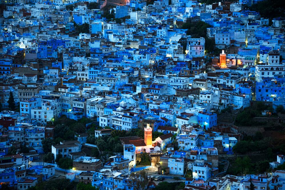 Fotografía de Steve McCurry tomada en Chefchaouen, Marruecos, una ciudad que sus habitantes han coloreado de azul durante casi 100 años.
