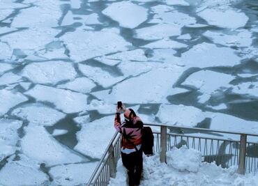 Ola de frío ártico y nieve en EU: impresionantes imágenes de Chicago congelado