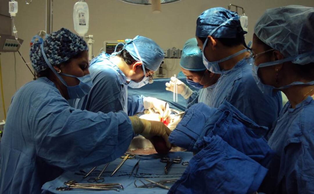 Hacen “cirugía” a joven con aceite para auto