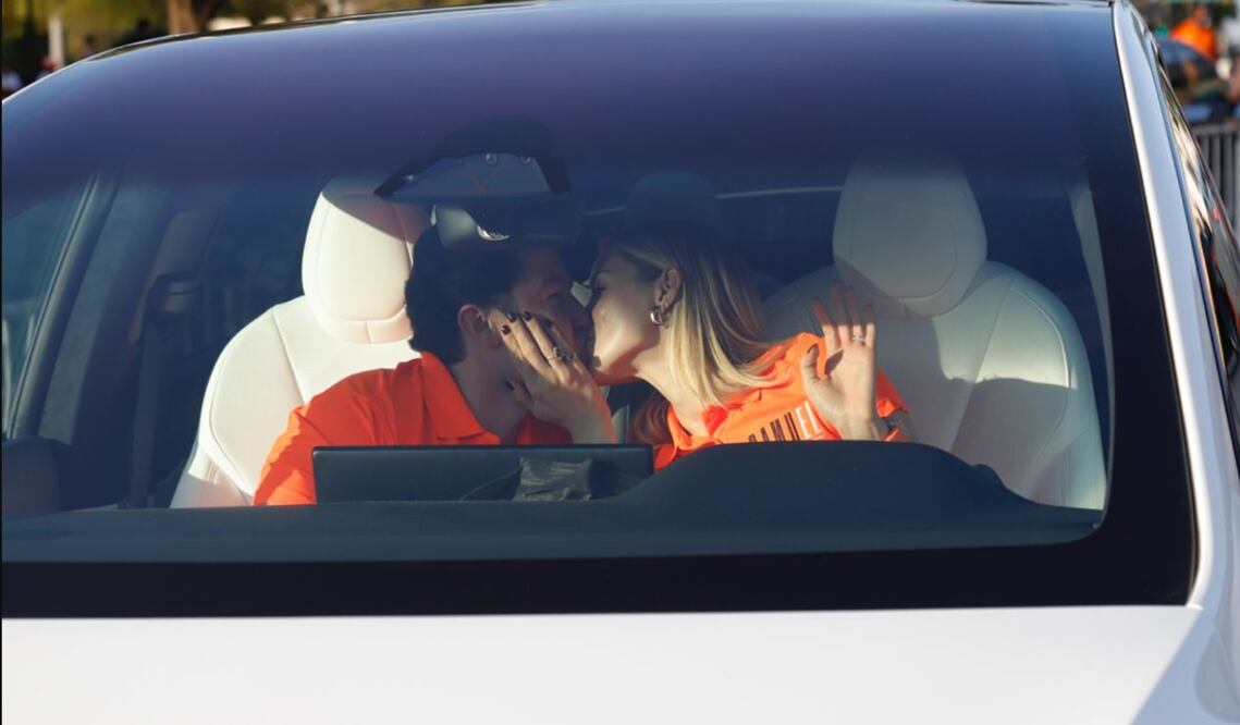 Samuel García recorrerá México a bordo del vehículo Tesla que le regaló a su esposa, Mariana Rodríguez. Foto: especial