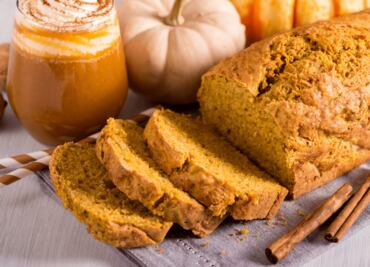 Prepara atole de cacahuate y panqué de calabaza para la ofrenda