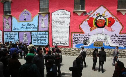 Bienal de arte abre con protestas por mural contra Iglesia católica