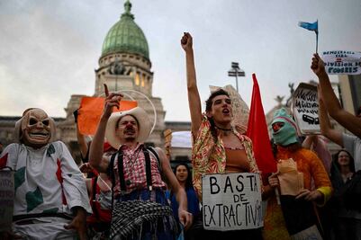 Javier Milei cumple 100 días en el gobierno, entre protestas y bloqueo a su megadecreto