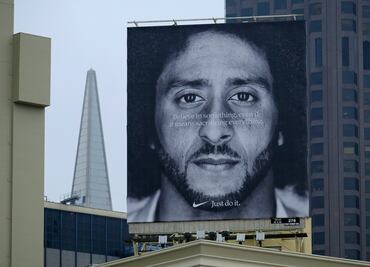 Presentan el polémico comercial de Colin Kaepernick
